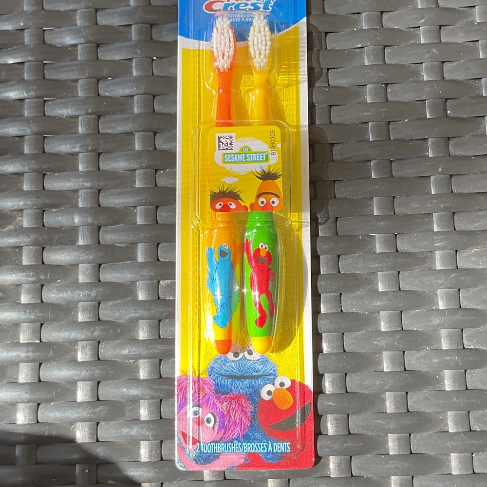 Crest Sesame Street Toothbrush Duo - Yellow and Green Cookie Monster and Elmo